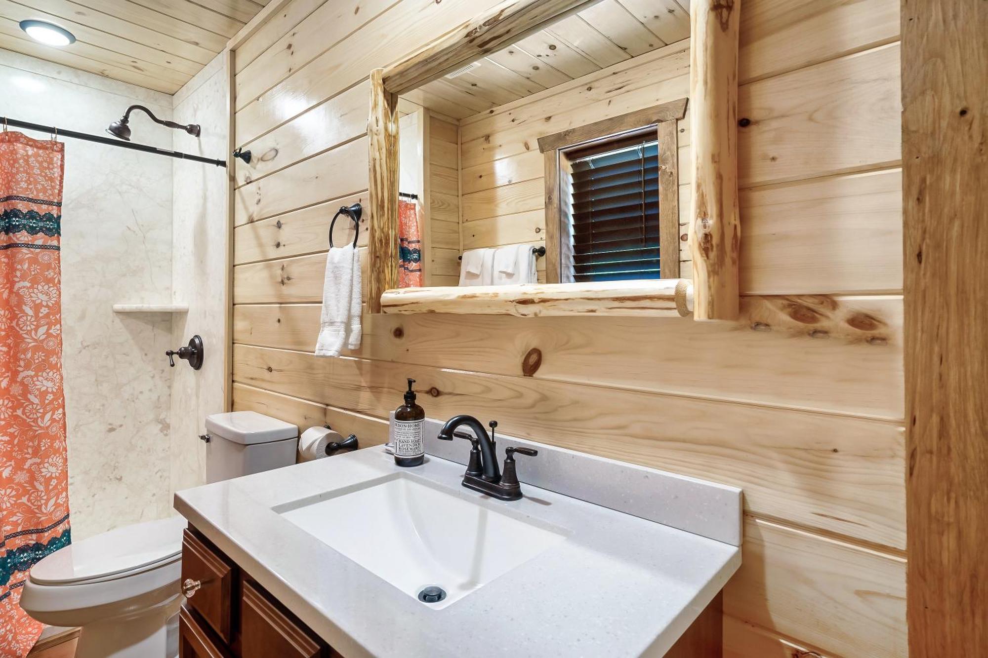 Smokiesboutiquecabins Would Love To Host You At Dolly'S Cute Cabin! 4 Suites With Private Bathrooms - Hot Tub, Fire Pit, Game Room, Resort Pool Open Memorial Day Through Labor Day! Gatlinburg Dış mekan fotoğraf