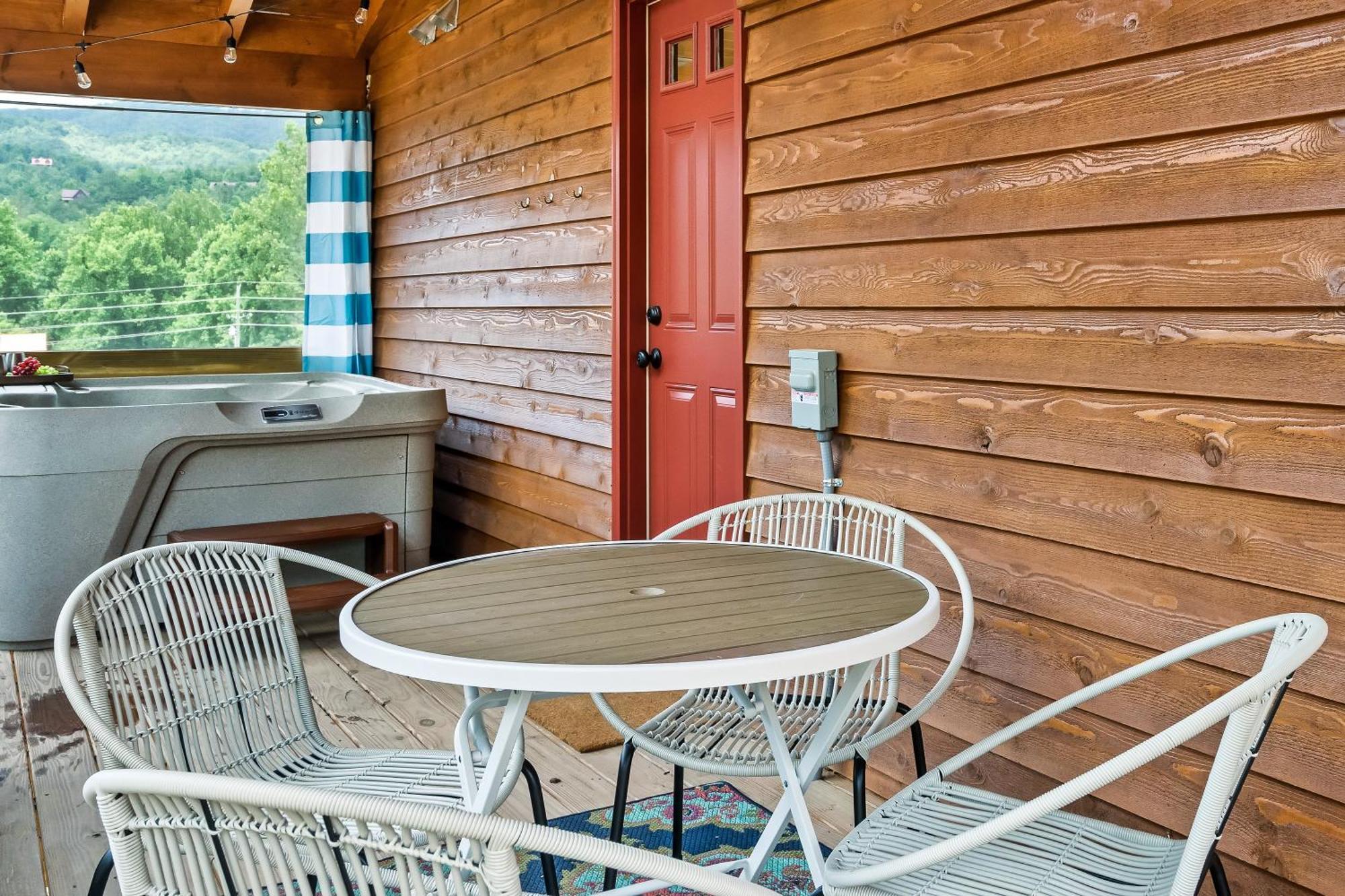 Smokiesboutiquecabins Would Love To Host You At Dolly'S Cute Cabin! 4 Suites With Private Bathrooms - Hot Tub, Fire Pit, Game Room, Resort Pool Open Memorial Day Through Labor Day! Gatlinburg Dış mekan fotoğraf
