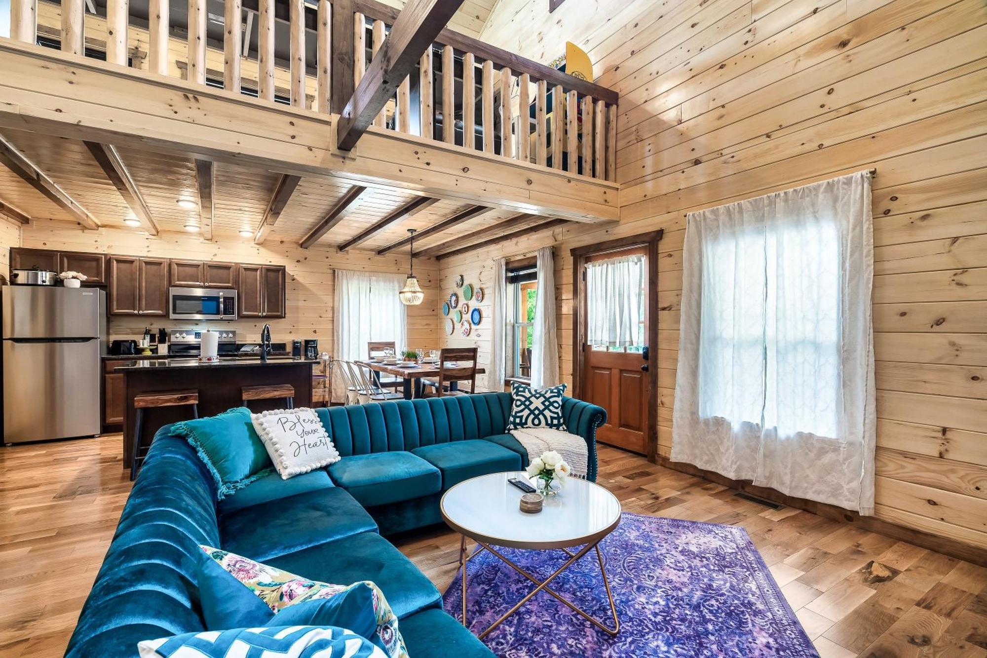 Smokiesboutiquecabins Would Love To Host You At Dolly'S Cute Cabin! 4 Suites With Private Bathrooms - Hot Tub, Fire Pit, Game Room, Resort Pool Open Memorial Day Through Labor Day! Gatlinburg Dış mekan fotoğraf