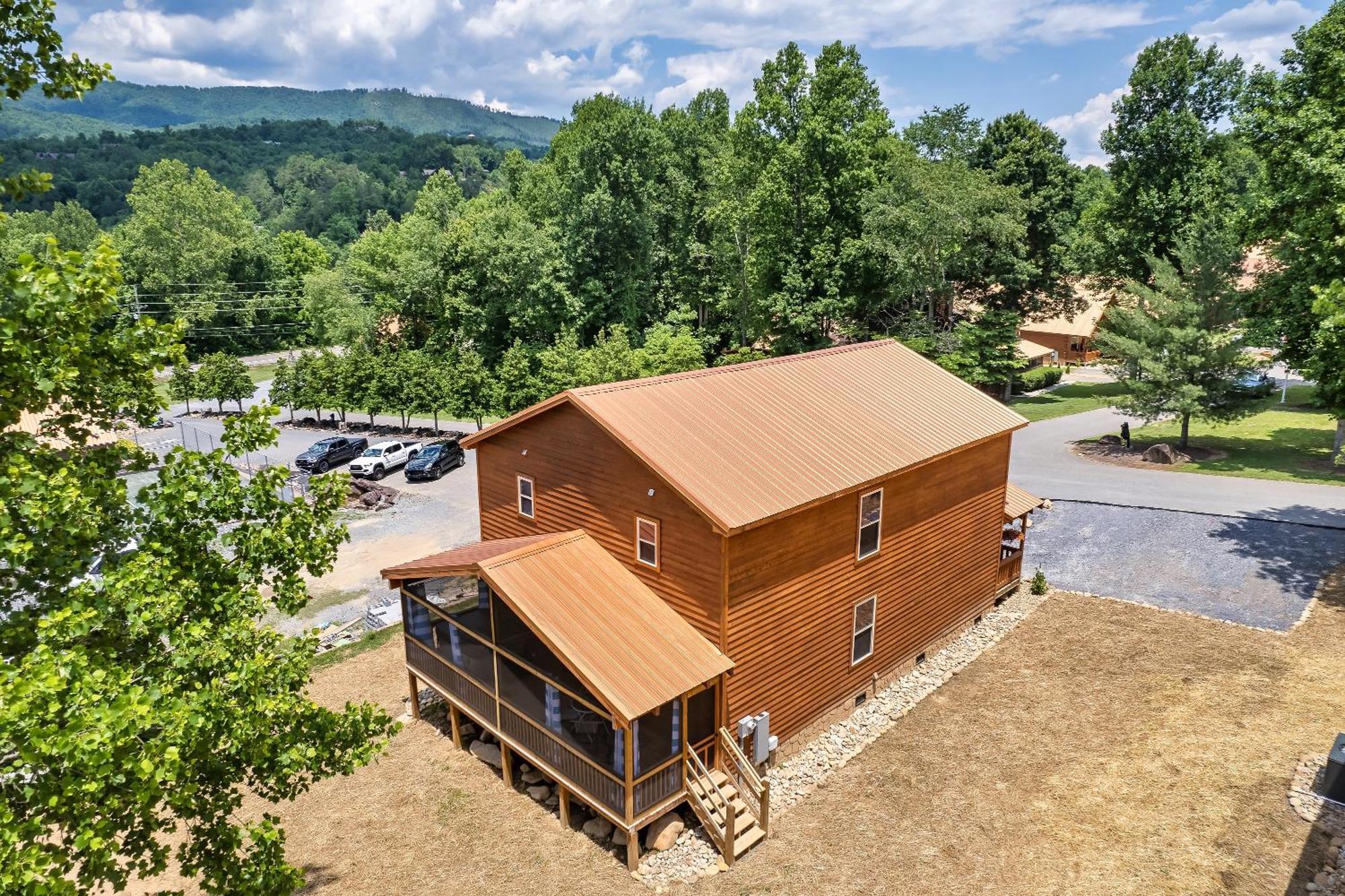 Smokiesboutiquecabins Would Love To Host You At Dolly'S Cute Cabin! 4 Suites With Private Bathrooms - Hot Tub, Fire Pit, Game Room, Resort Pool Open Memorial Day Through Labor Day! Gatlinburg Dış mekan fotoğraf