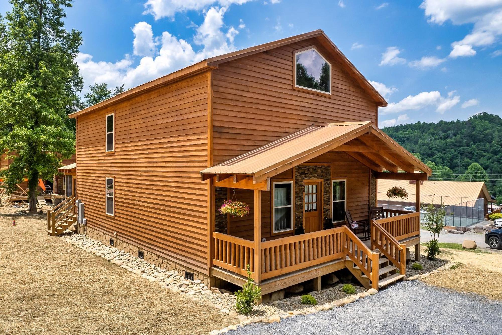 Smokiesboutiquecabins Would Love To Host You At Dolly'S Cute Cabin! 4 Suites With Private Bathrooms - Hot Tub, Fire Pit, Game Room, Resort Pool Open Memorial Day Through Labor Day! Gatlinburg Dış mekan fotoğraf