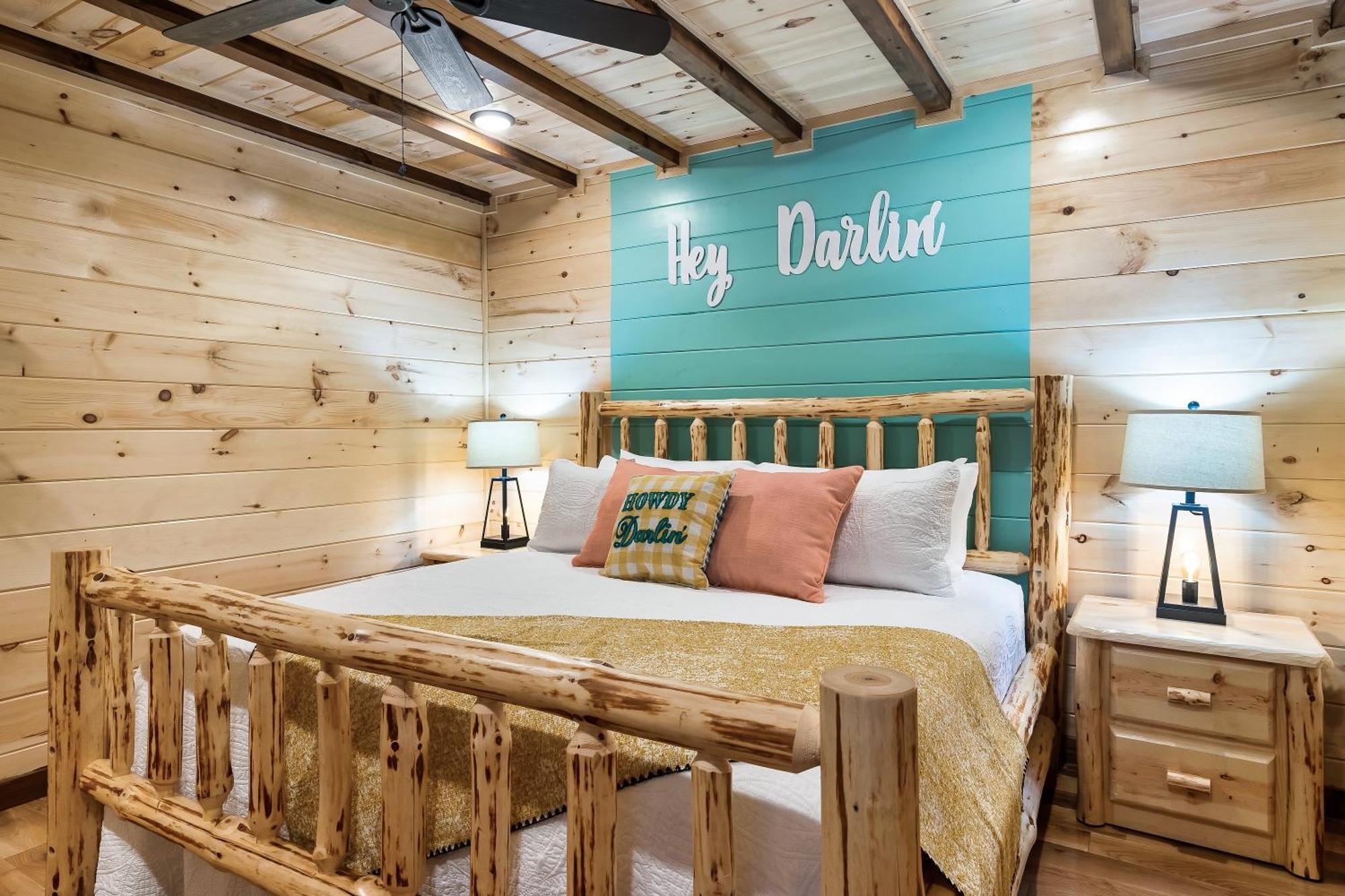 Smokiesboutiquecabins Would Love To Host You At Dolly'S Cute Cabin! 4 Suites With Private Bathrooms - Hot Tub, Fire Pit, Game Room, Resort Pool Open Memorial Day Through Labor Day! Gatlinburg Dış mekan fotoğraf