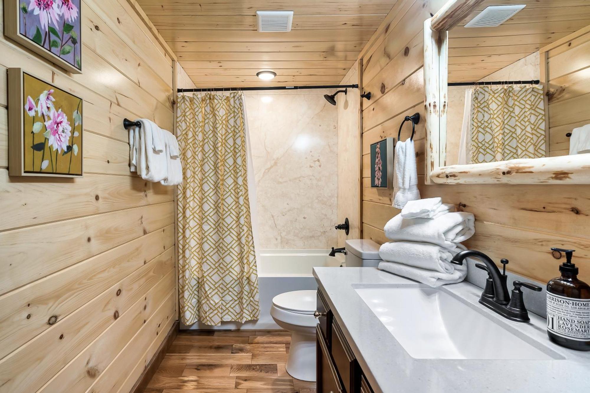 Smokiesboutiquecabins Would Love To Host You At Dolly'S Cute Cabin! 4 Suites With Private Bathrooms - Hot Tub, Fire Pit, Game Room, Resort Pool Open Memorial Day Through Labor Day! Gatlinburg Dış mekan fotoğraf