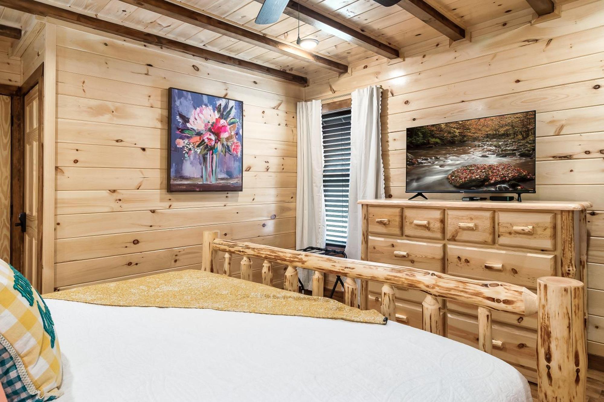 Smokiesboutiquecabins Would Love To Host You At Dolly'S Cute Cabin! 4 Suites With Private Bathrooms - Hot Tub, Fire Pit, Game Room, Resort Pool Open Memorial Day Through Labor Day! Gatlinburg Dış mekan fotoğraf